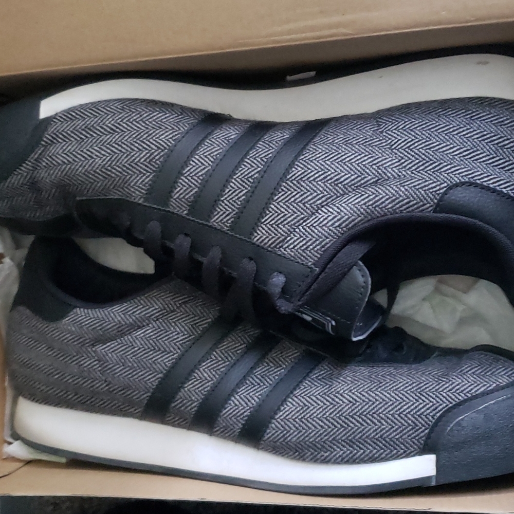 Men sneakers, gently worn